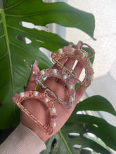 Load image into Gallery viewer, Crystal x Fresh Water Pearl Hair Claw