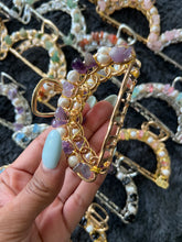 Load image into Gallery viewer, Crystal x Fresh Water Pearl Hair Claw