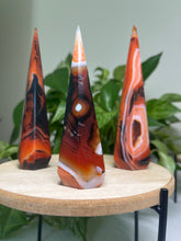 Load image into Gallery viewer, Sardonyx point— Stone of Strength & Protection