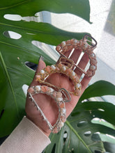 Load image into Gallery viewer, Crystal x Fresh Water Pearl Hair Claw
