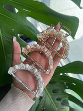 Load image into Gallery viewer, Crystal x Fresh Water Pearl Hair Claw
