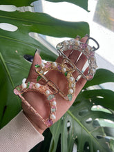Load image into Gallery viewer, Crystal x Fresh Water Pearl Hair Claw
