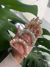 Load image into Gallery viewer, Crystal x Fresh Water Pearl Hair Claw
