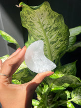Load image into Gallery viewer, Satin Spar (Selenite) Crescent Moon Bowl
